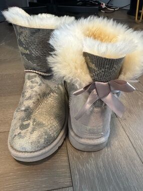 UGG Girls Gray Shearling Lined Ankle Boots with Bow